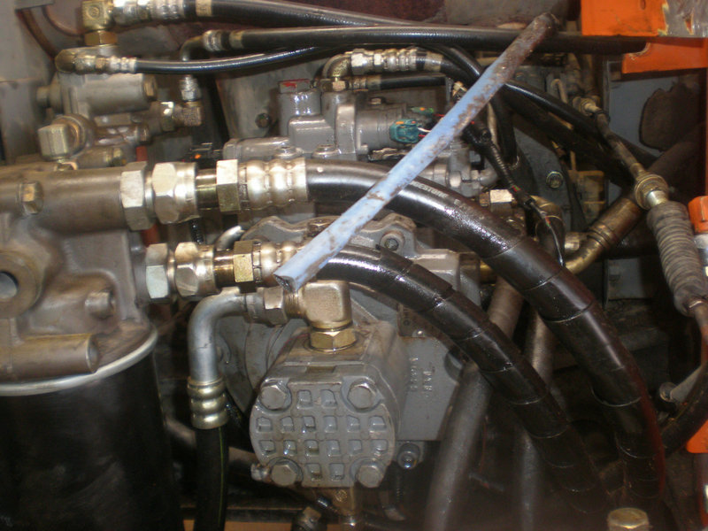 ZX120挖掘机液压泵现场检测